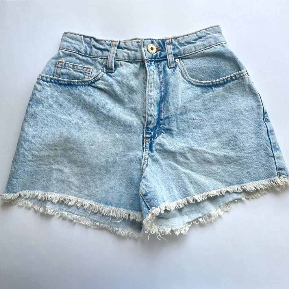 cotton on high rise mom jean denim shorts light wash size 2